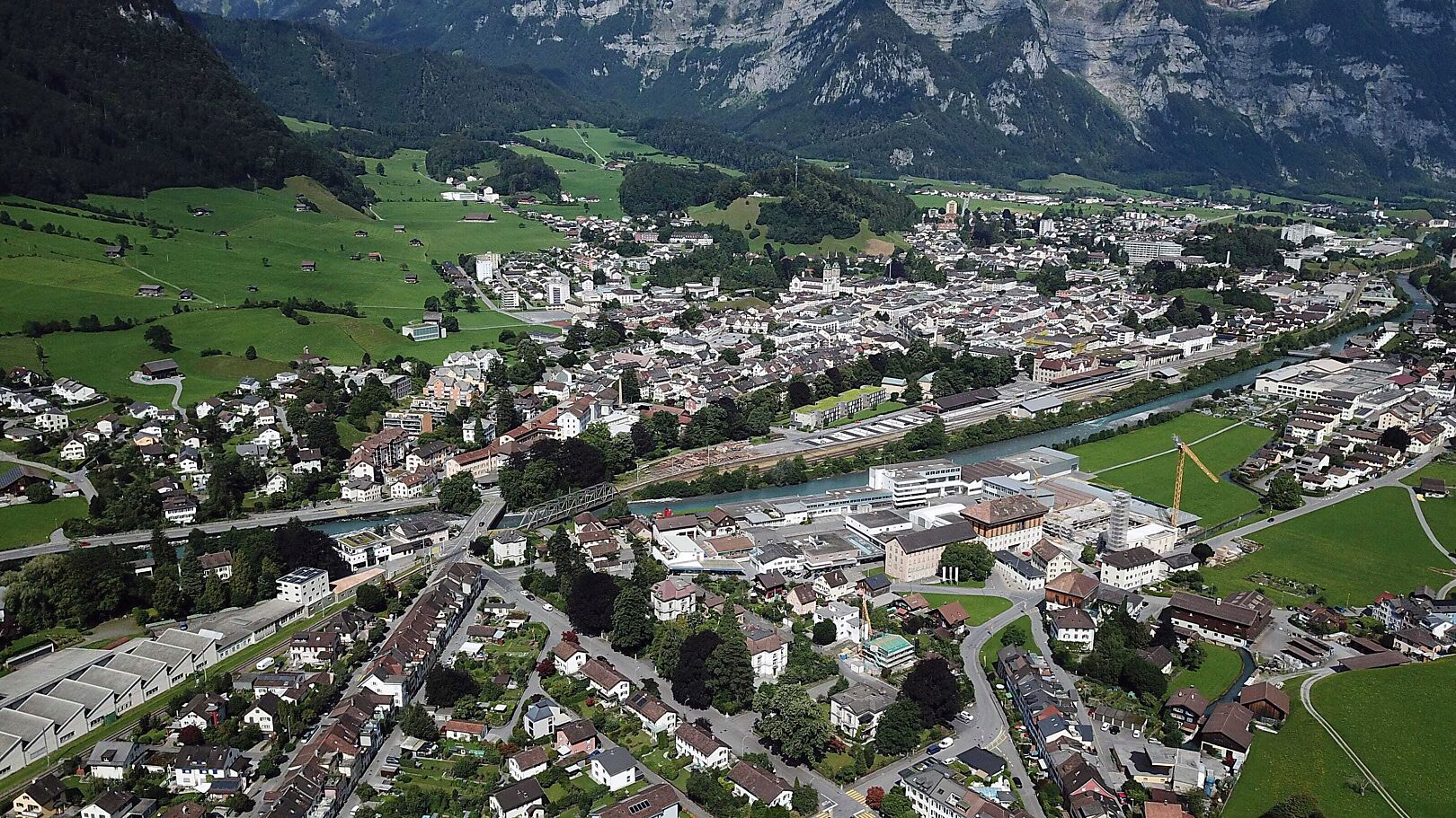 Kanton Glarus mit neuem Instrument für das Flächenmanagement von Bauzonenreserven