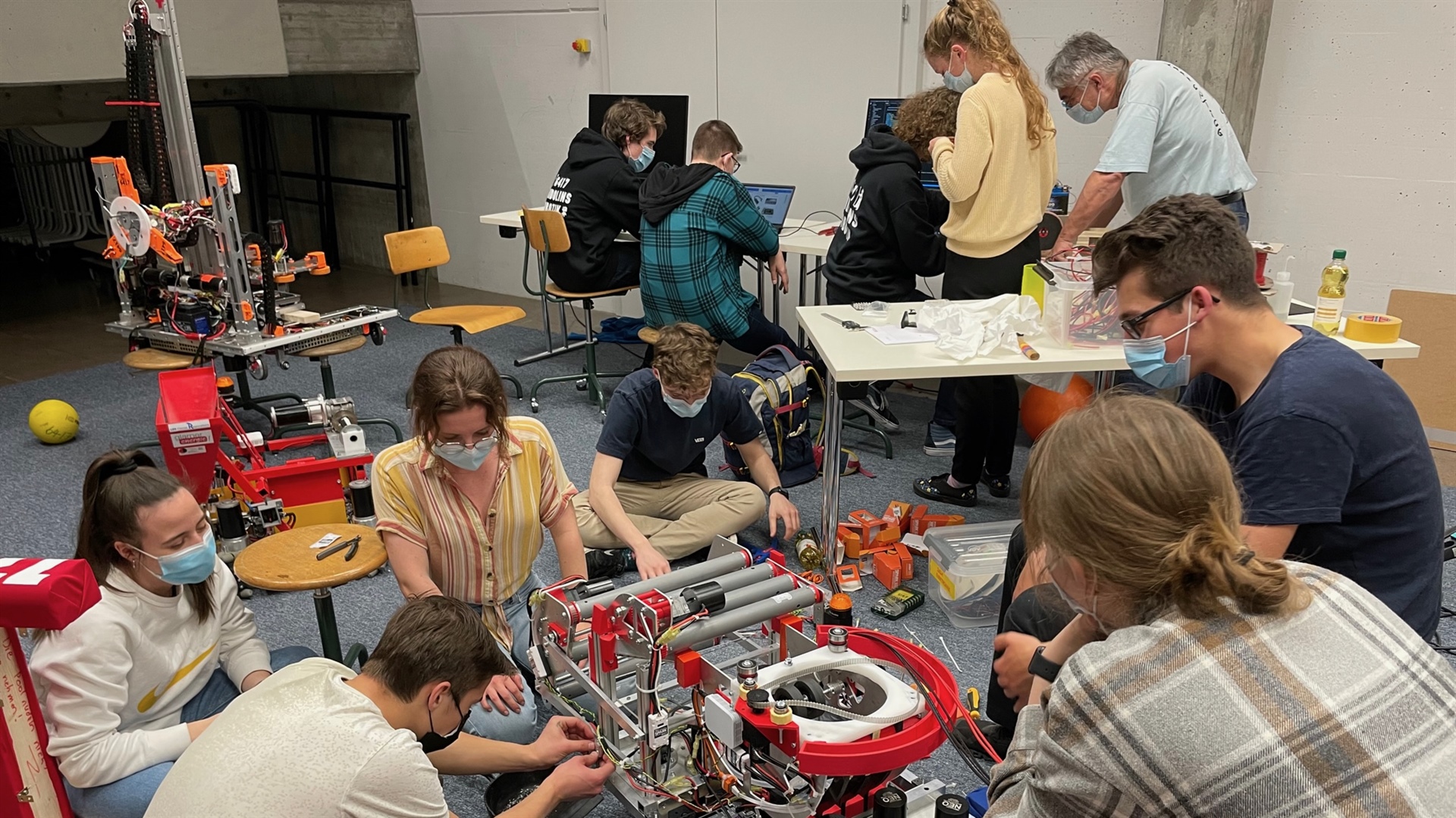 Glarner Roboter-Pioniere in Bern